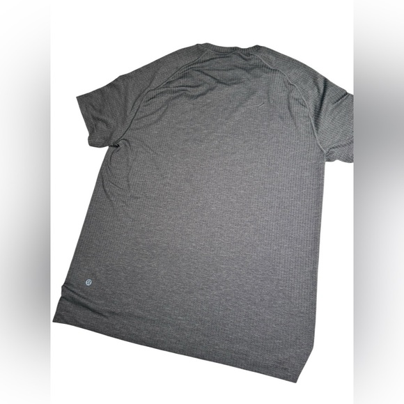 LULULEMON | MEN'S METAL VENT TECH SHORT SLEEVE - GREY in Large - Picture 8 of 8